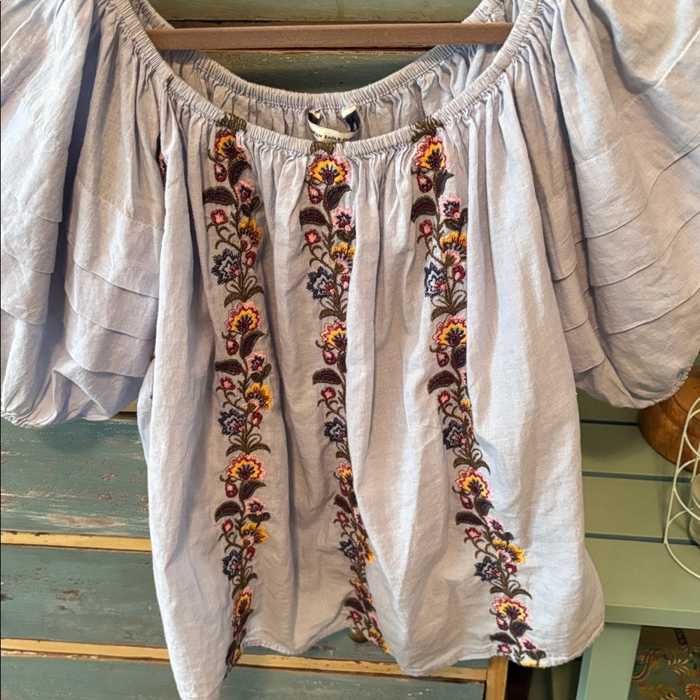 American Eagle Outfitters Light blue Embroidered Blouse sz Med - Picture 6 of 7